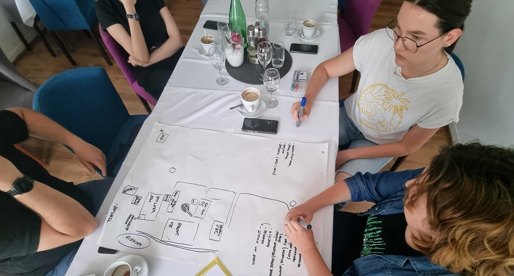 mobilni-atelje-sastanci-s-mladima-u-zajednicama