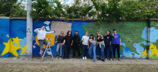 oslikan-zid-u-osijeku-s-porukama-mladih-kakvu-europu-zele-u-buducnosti