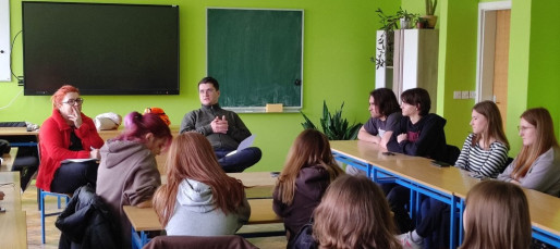 sastanak-s-ucenicima-oko-izrade-aplikacije-prava-aplikacija