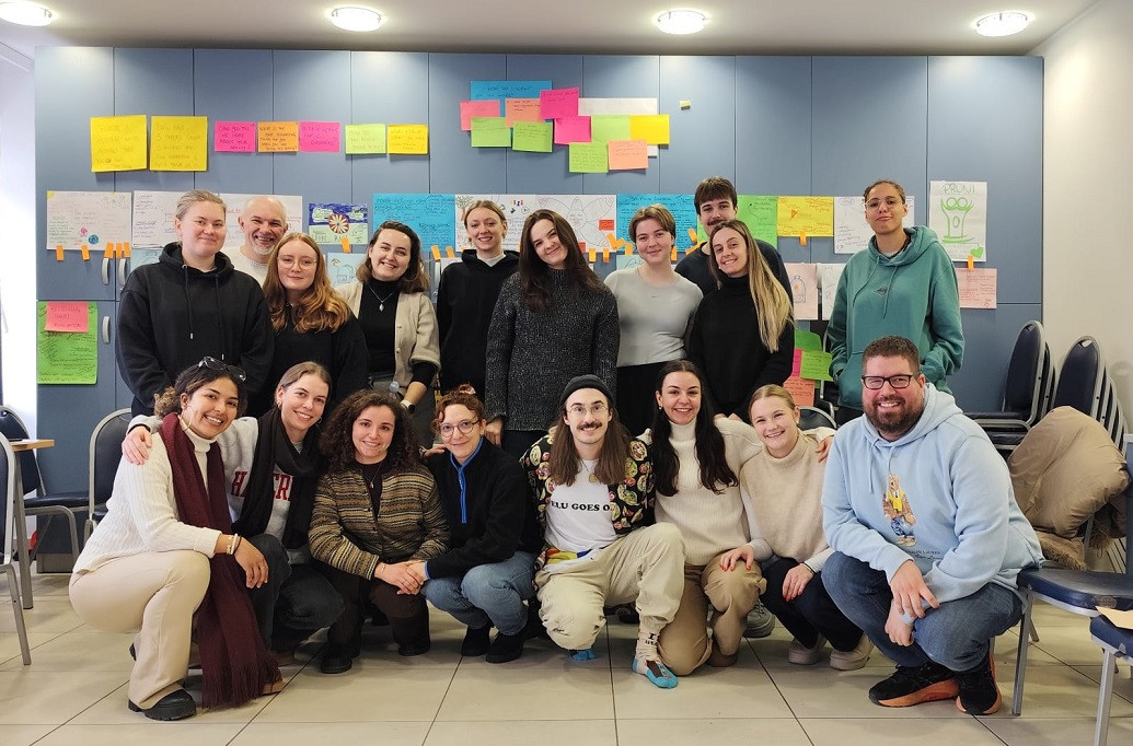 medunarodni-volonteri-lilia-i-desu-prenose-svoja-iskustva-s-on-arrival-treninga-u-orahovici